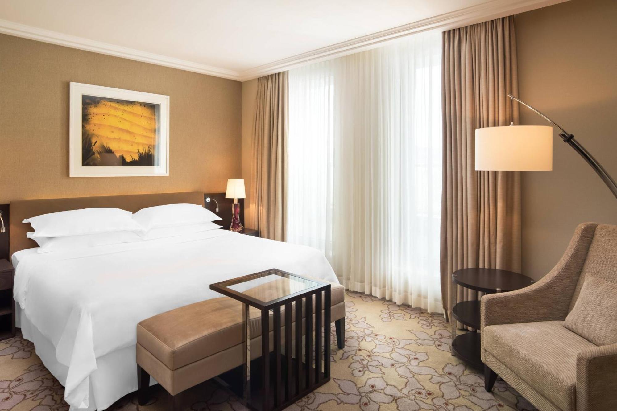 Executive Suite Club lounge access 1 Bedroom Suite 1 King,1548908398:JPEG
