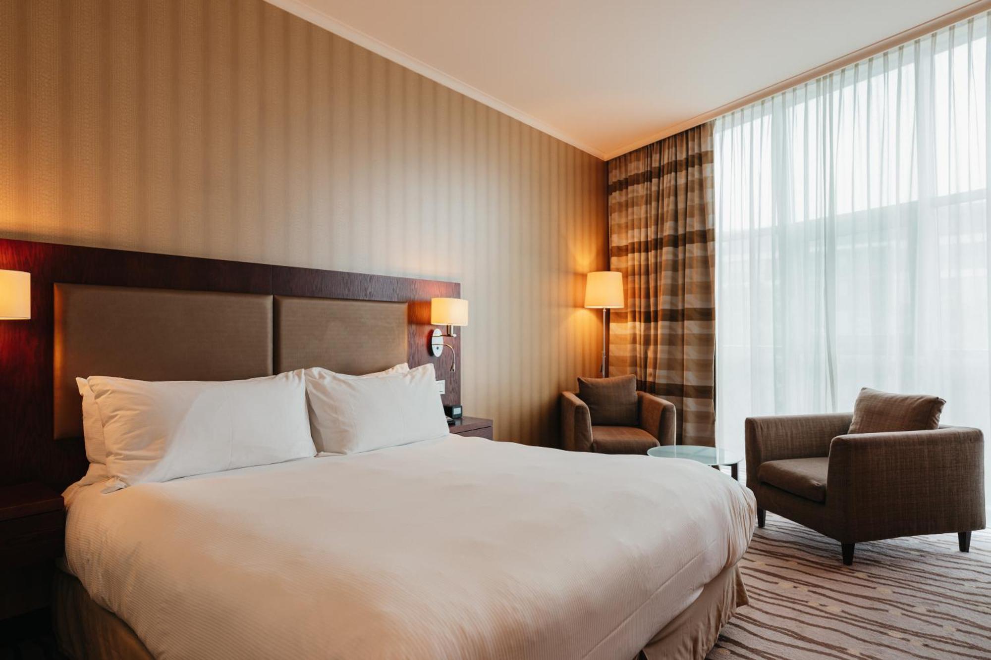 Deluxe King Room,1697907327:JPEG
