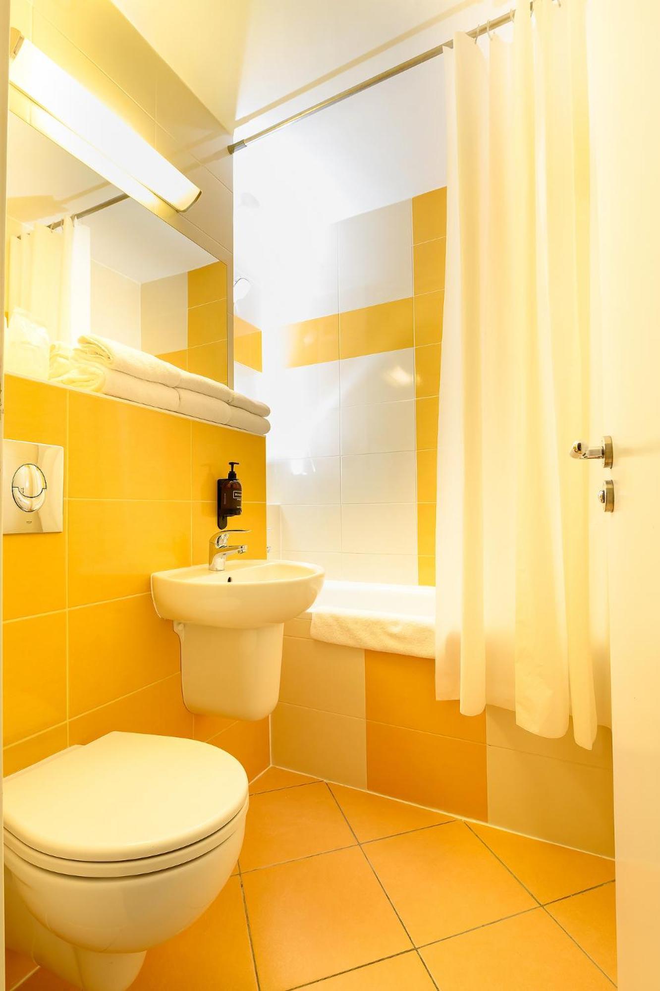 Standard Triple Room,1706777425:JPEG