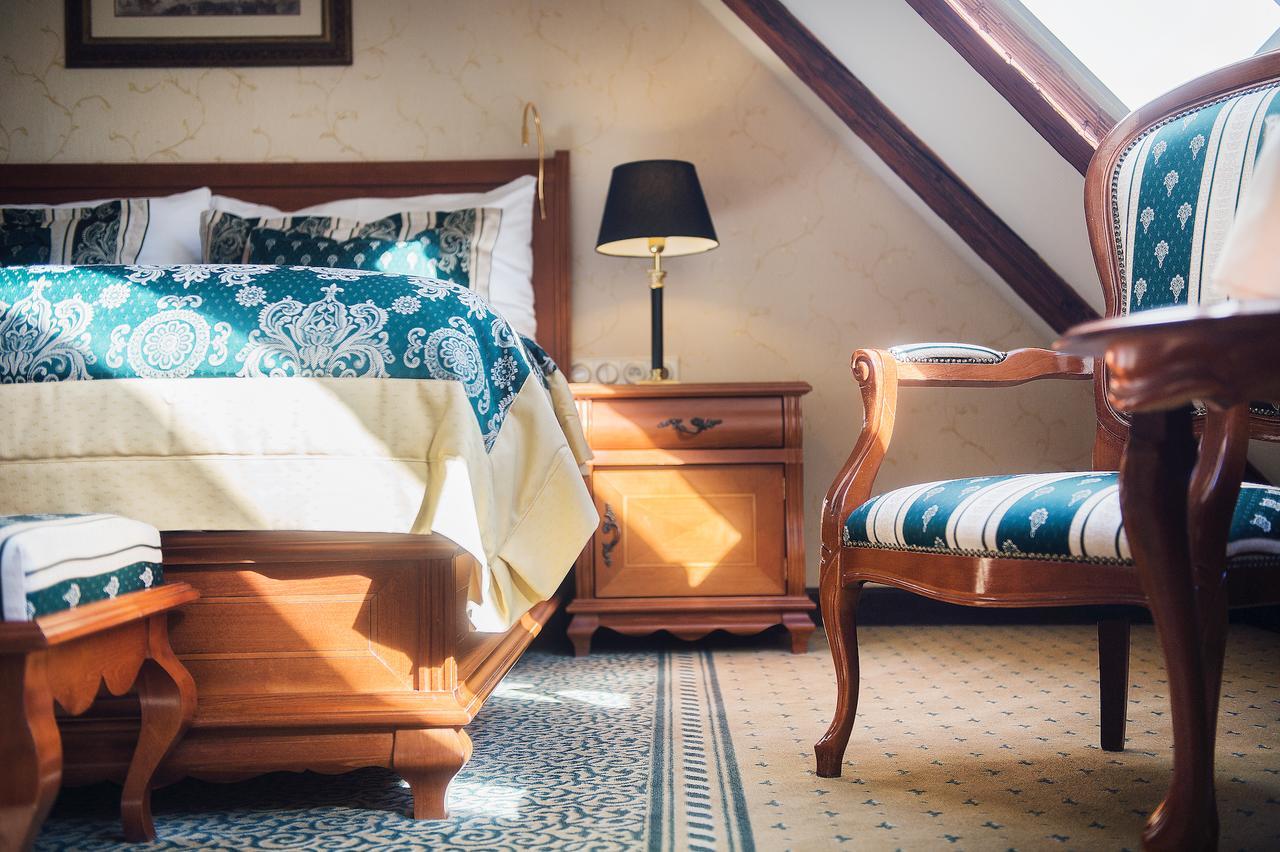 Romantic Suite,938703283:JPEG